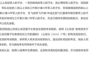 加纳乔本场数据：0射门，2抢断，13次对抗仅4次成功，评分6.4分